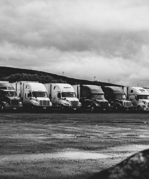 Tesla Semi: нові дані про безпеку роботаксі