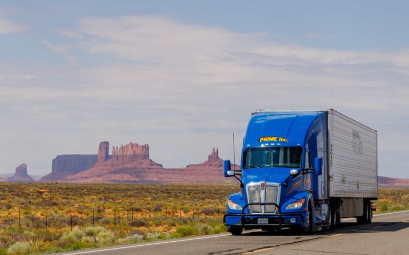 Електромобіль Tesla Semi під час літньої спеки