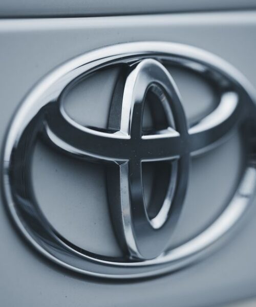 Toyota відкликає 21 000 електромобілів через несправність