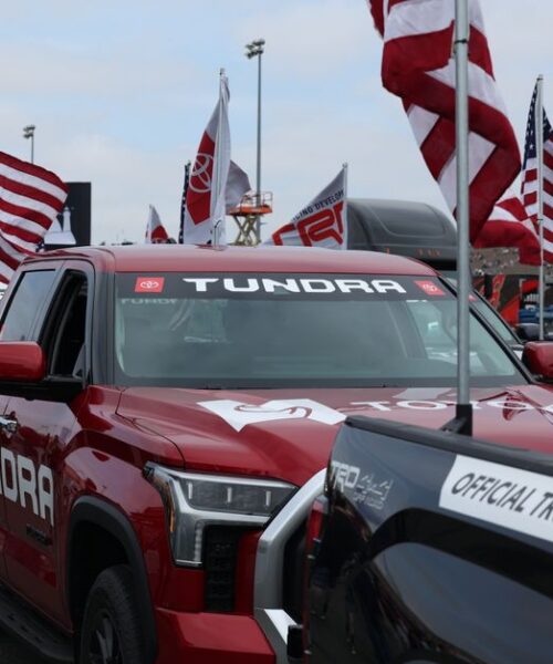 Toyota розглядає компактний пікап на базі RAV4