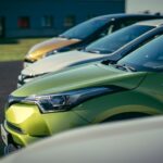 Toyota RAV4 та три електромобілі під час презентації в Україні
