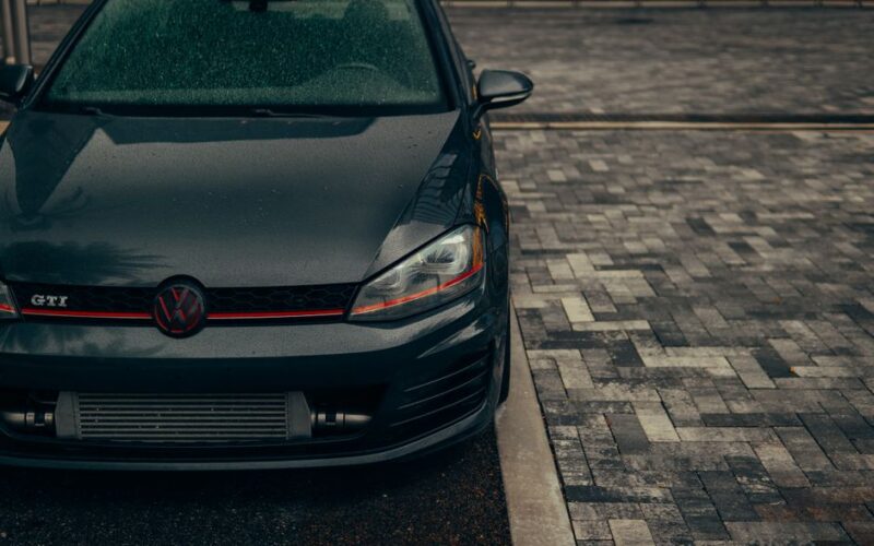Volkswagen Golf на дорозі, що може повернутися на ринок США