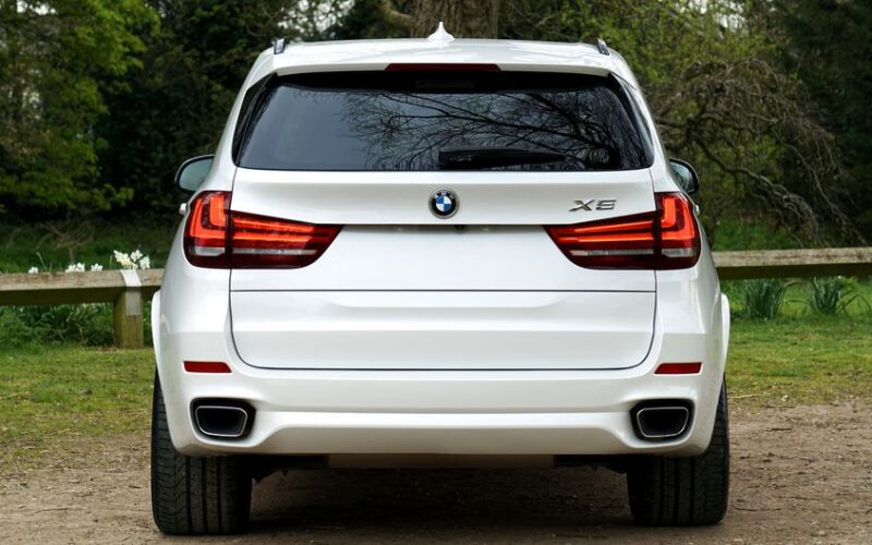 Рендер нового BMW X5 M з плагін-гібридною системою