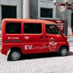 Електричний вен BYD Racco на дорозі в Японії