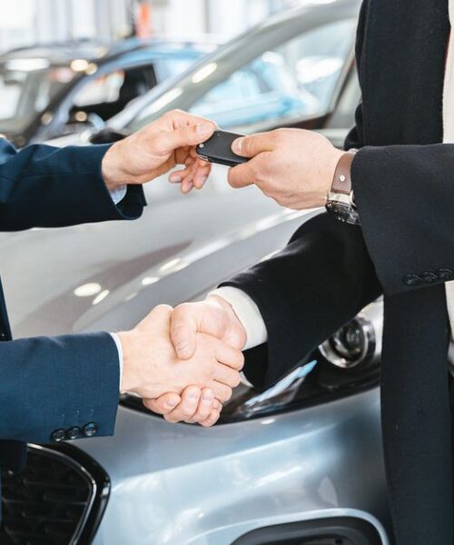 BYD планує обійти Toyota за світовими продажами авто