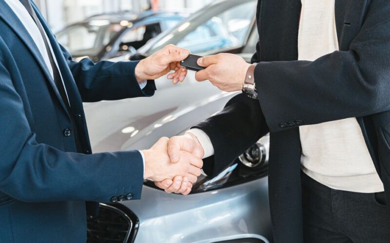 Автомобілі BYD на виставці з метою обійти Toyota