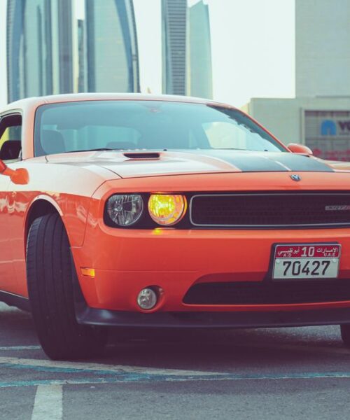 Dodge натякає на повернення легендарного Super Bee