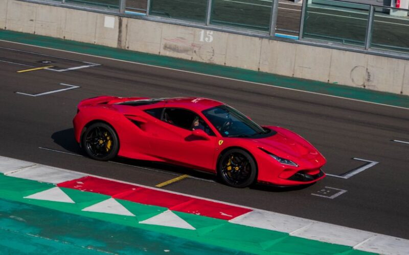 Ferrari F80 Aperta під час випробувань біля заводу в Маранелло