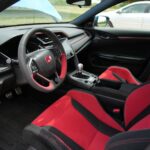 Honda Civic Si з механічною трансмісією на трасі