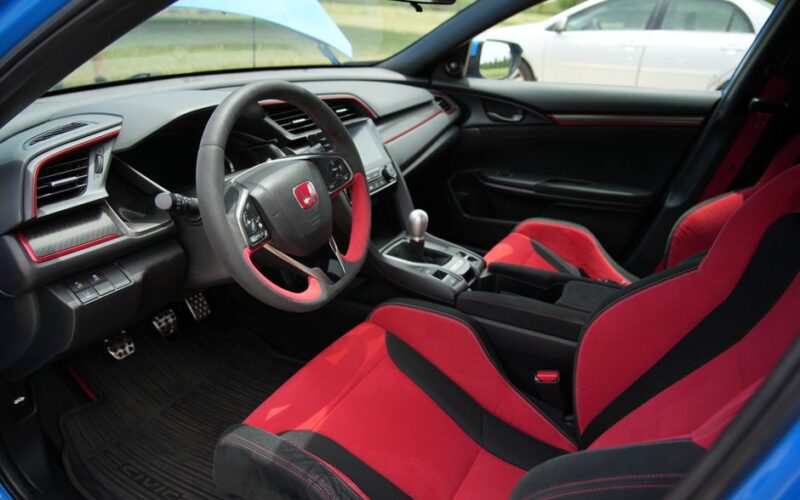 Honda Civic Si з механічною трансмісією на трасі