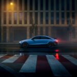 Новий електромобіль Hyundai IONIQ 3 у міському середовищі