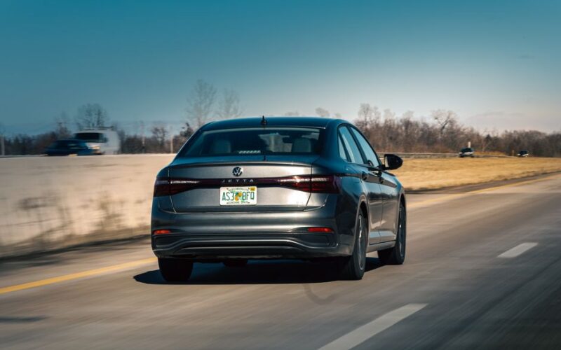 Дизайн нового електроседана Jetta M6 з схожістю на Tesla Model 3