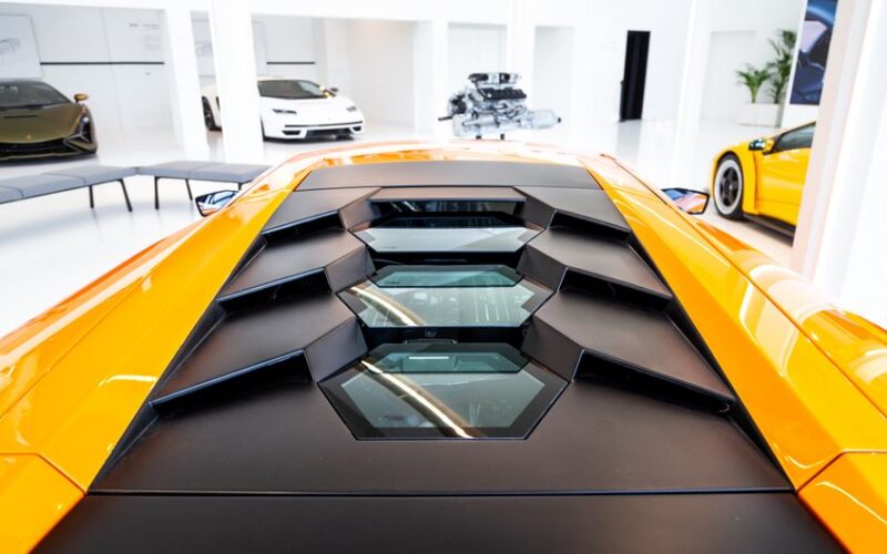 Lamborghini Temerario з ексклюзивним дизайном і мальованими смугами