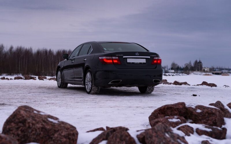 Оновлений Lexus LS з гібридним приводом та новими комплектаціями