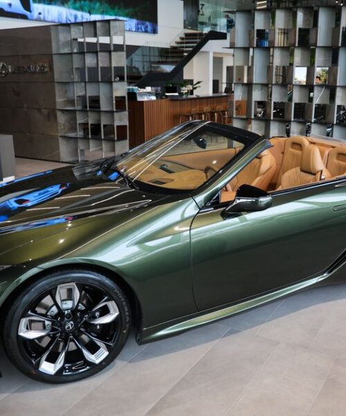 Lexus LFA стане електричним суперкаром з твердотільною батареєю