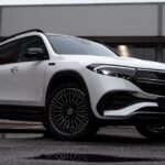 Новий електрокросовер Mercedes-Benz GLA на дорозі