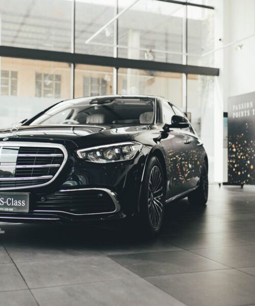 Mercedes-Benz CLA L призупиняє виробництво в Китаї через низькі продажі