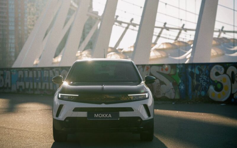 Opel Mokka YES у яскравому помаранчевому кольорі