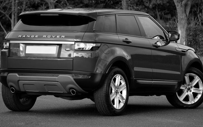 Електричний Range Rover Sport під час тест-драйву в 2026 році