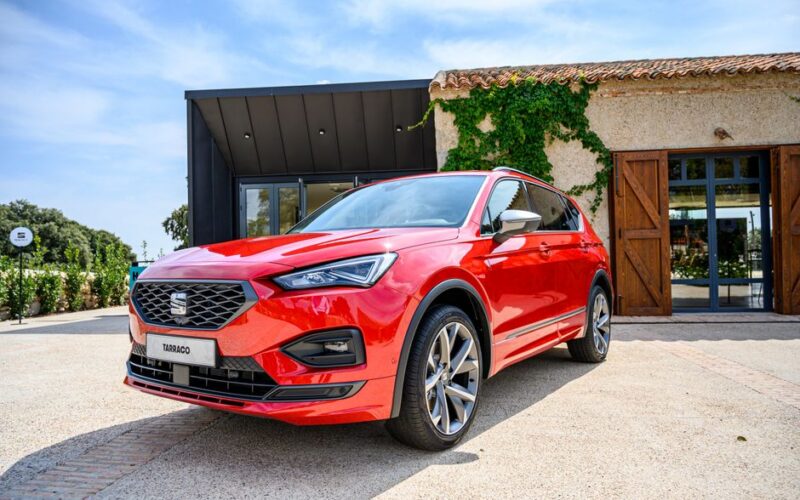 Автомобіль Seat на дорозі, майбутнє Seat залежить від ЄС