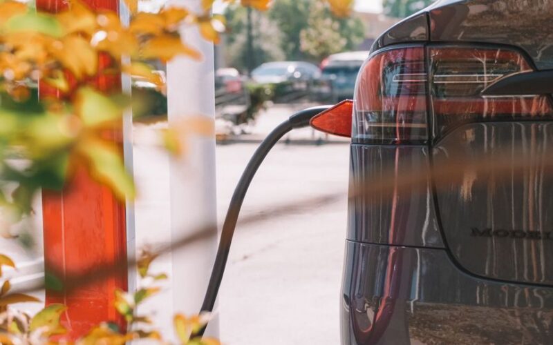 Tesla випускає 10-мільйонний електромобіль, досягаючи важливого рубежу
