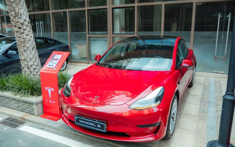 Батарея Tesla Model 3 з літій-залізо-фосфатною технологією