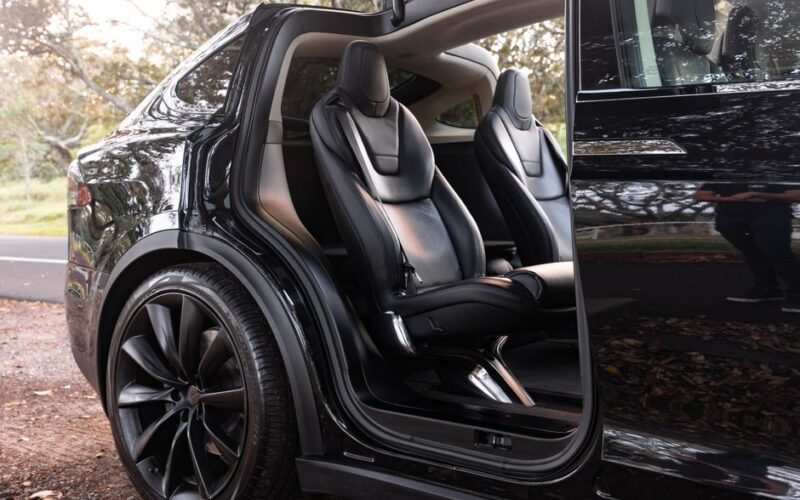 Новий електрокросовер Tesla Semi для китайського ринку