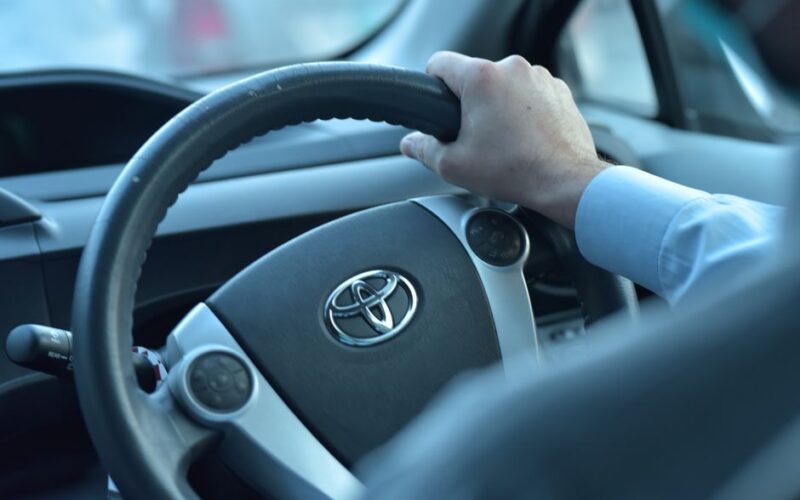 Оновлений інтер'єр Toyota Prius з електронними асистентами