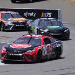 Гоночний автомобіль Toyota Corolla GRMN на треку