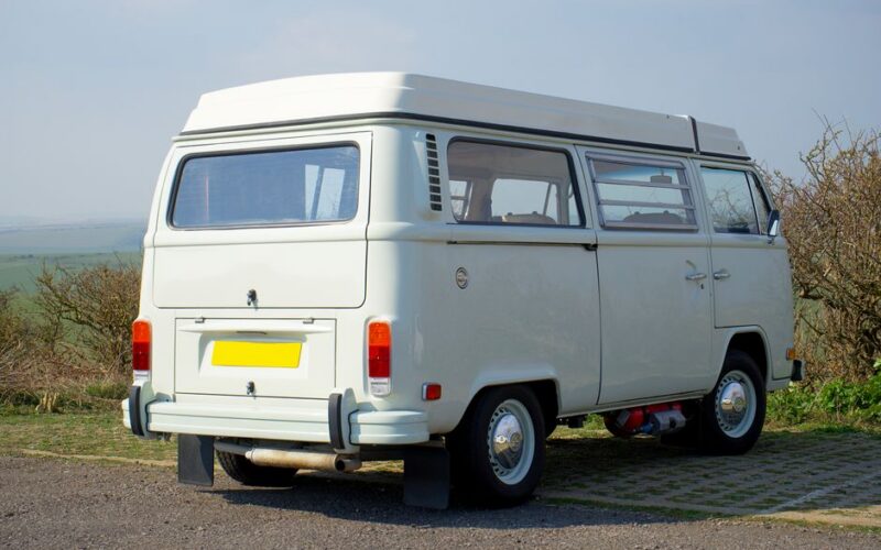 Volkswagen Grand California з сонячними панелями на даху