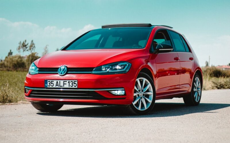 Volkswagen Golf Hybrid на дорозі