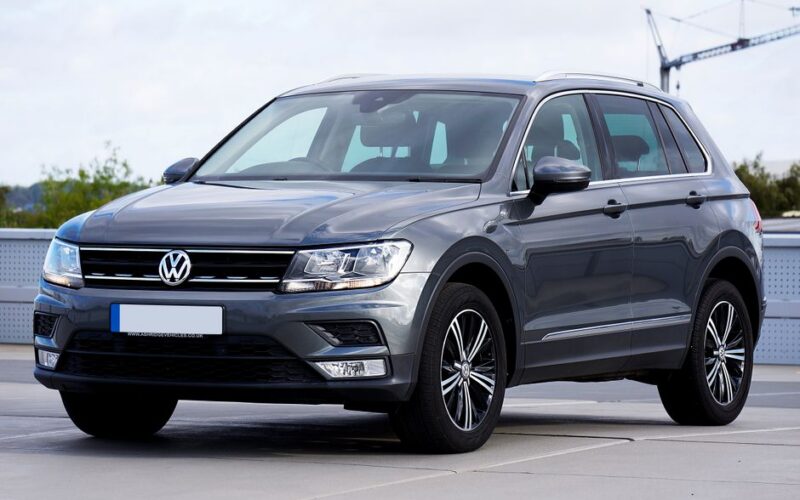 Оновлений Volkswagen T-Cross на міських вулицях