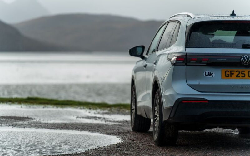 Новий електрокросовер Volkswagen ID.Cross на дорозі