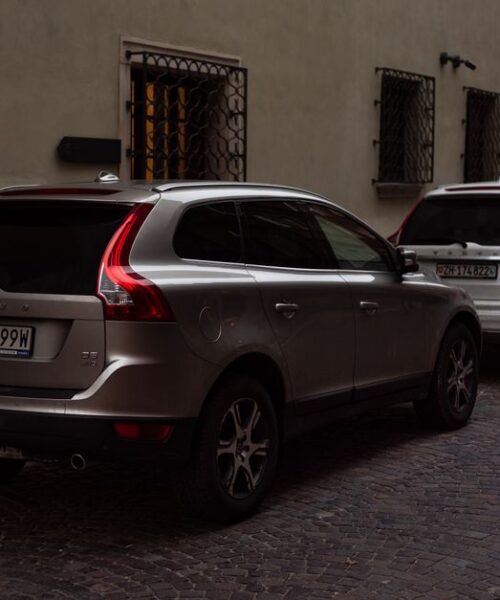 Volvo починає постачання електромобіля EX60 до України