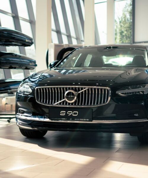 Volvo Cars фіксує прибуток, але скорочує виручку на 17%