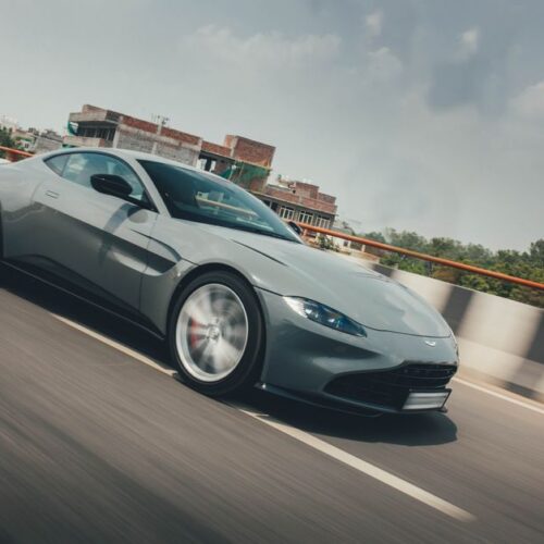 Aston Martin Valen встановлює новий стандарт швидкості