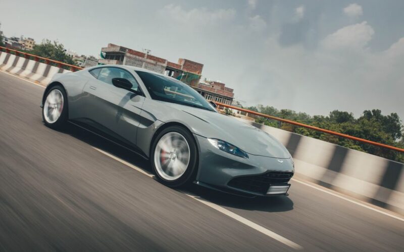 Aston Martin Valen — новий потужний суперкар