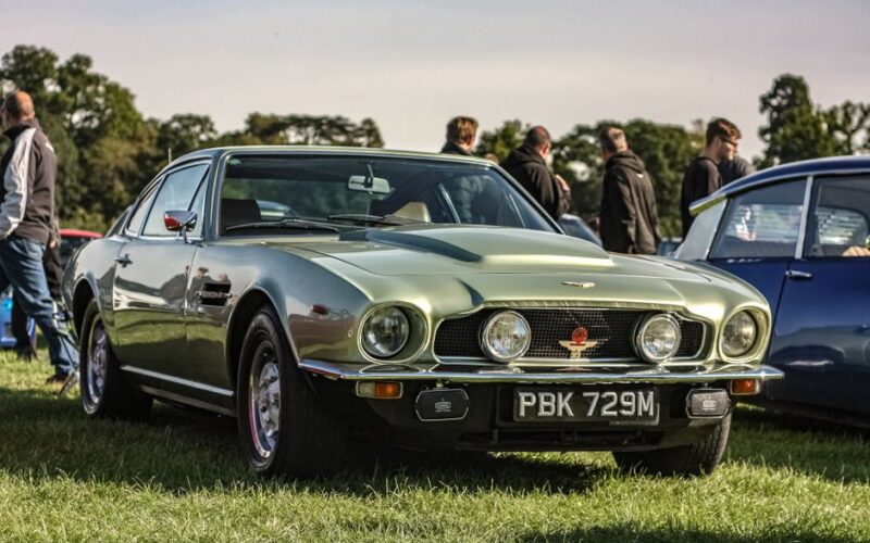Aston Martin Valen на дорозі, найпотужніший автомобіль з переднім двигуном