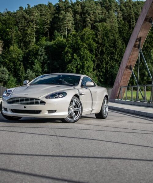 Aston Martin Vanquish №007 Крейґа продають на аукціоні