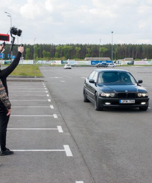 BMW показала трейлери Людини-павука на екранах автомобілів