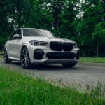 BMW iX3 електромобіль на дорозі