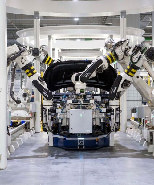 BMW скорочує витрати без закриття заводів: нова стратегія