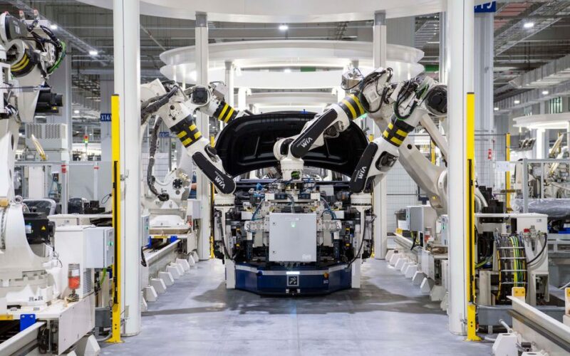 BMW скорочує витрати без закриття заводів