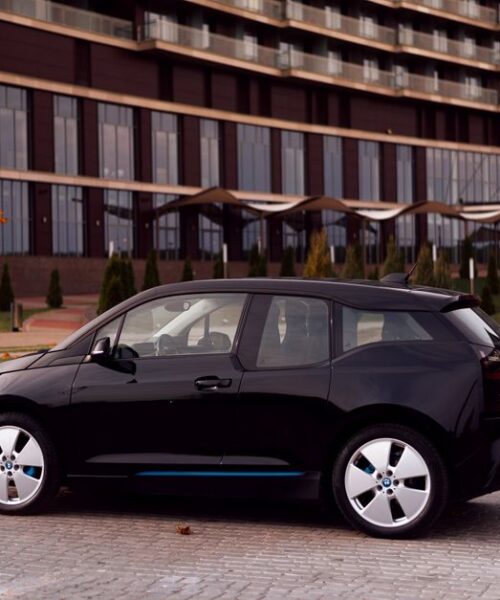 BMW випробовує сонячний електромобіль Luminetta з надлишком енергії