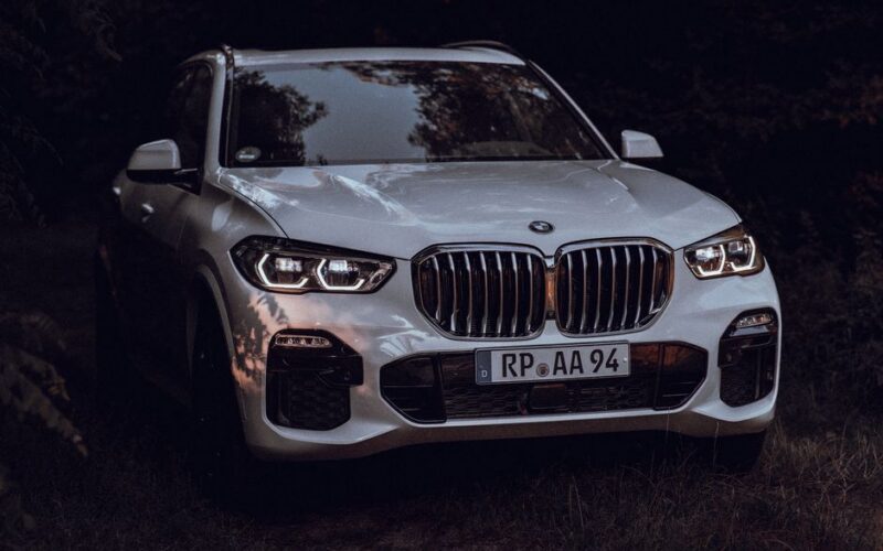 BMW X1 2026 під час тесту безпеки IIHS