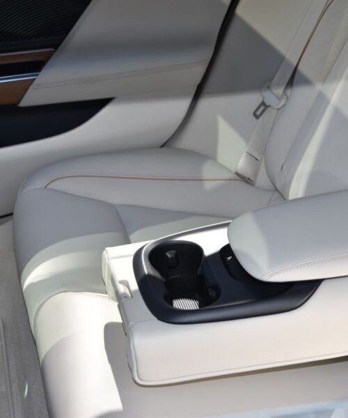 BYD презентує розкішний Yangwang U8L Snowcrest Edition