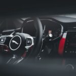 Інтер'єр кросовера BYD Sealion 08 з електронними приладами