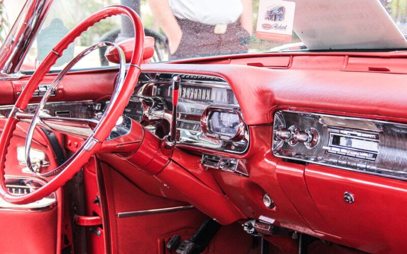 Інтерфейс мультимедійної системи Cadillac з підтримкою Apple CarPlay