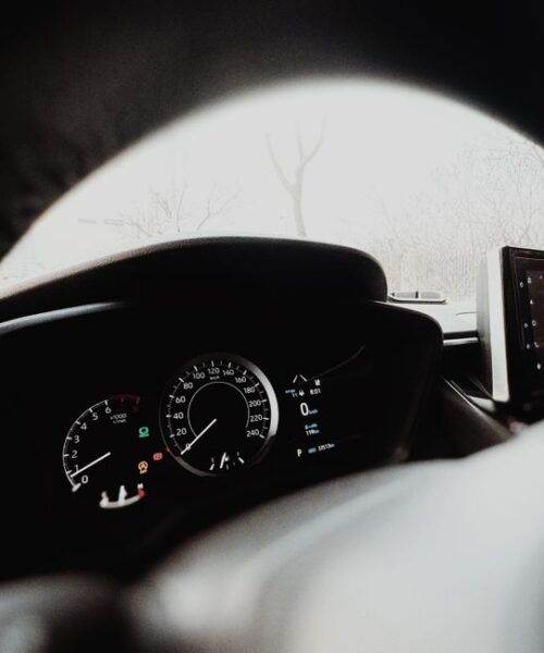 Китай забороняє бірюзові індикатори автопілота на авто