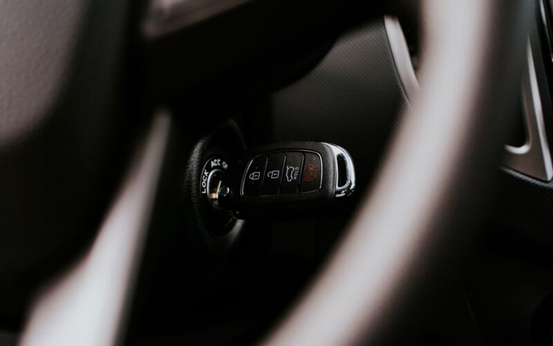 Сучасні автомобільні ключі з прихованими функціями